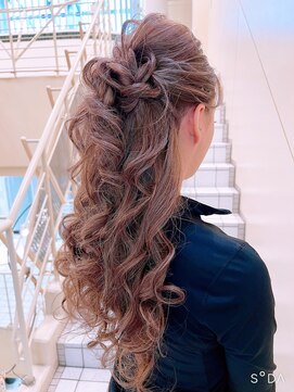 ヘアメイク ジェイエム ハーフアップ