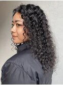黒髪ロングスパイラルパーマ