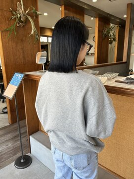 イット(it.) 【yuna】ブリーチ毛美髪矯正×ぱつっとbob×ブルーブラック