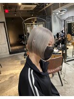 ロジッタ(ROJITHA)&nbsp;【ROJITHA表参道原宿】ホワイトシルバー×切りっぱなしボブ