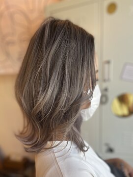 ヘアー ルシア(hair lucia) ホワイトシルバー