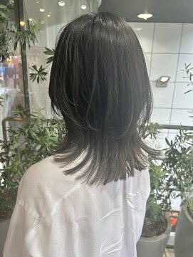 ヘアーアンドメイク ビス(HAIR&MAKE bis) ウルフレイヤー☆ももこ