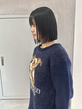 ヨーク(YOKE) YOKE 切りっぱなしボブ丸くないボブ髪質改善ブルーブラック艶髪