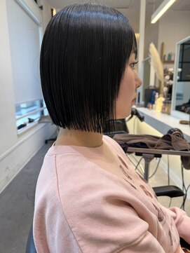 アン(un) ぷちゅん/切りっぱなしボブ／ぱっつんボブ/ブルーブラック