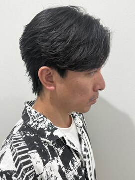 ヒュイル バイ ニアウ(Hwyl by Niau) メンズセンターパートパーマニュアンスパーマフェザーショート