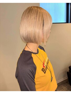 リノ(RLINO) 【名古屋、栄】ボブカット/ミルクティーベージュ