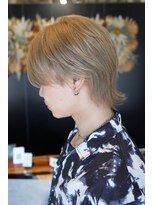 シロ(SHILO)&nbsp;ミルクティーベージュ×マッシュウルフの柔束感メンズ/諏訪