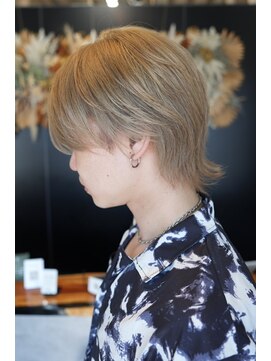 ミルクティーベージュ×マッシュウルフの柔束感メンズ/諏訪