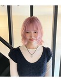 ホワイトピンクの外ハネボブと顔まわりレイヤー