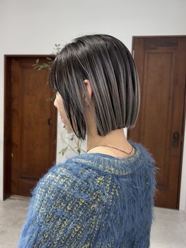 オーリーエトワ 御器所(oorry.etwa) 切りっぱなしボブ×プレイングカラー