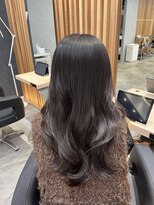 リファインド(REFINED)&nbsp;柔らかい動き方のレイヤースタイル　AYANO