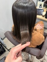 カミエ(kamie)&nbsp;ツヤ感たっぷりのブラウンセミロング