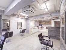 ヘアサロン アバンス(hair salon AVANCE)の雰囲気（開放感があり、木とレンガの異なった印象を上手くひとつに・・☆）