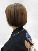 コントラストカラー × 艶やかミニボブ