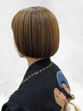 ティール 代々木上原(Teal) コントラストカラー × 艶やかミニボブ