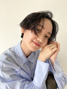 エヌ 烏丸(enu) センターパートショート