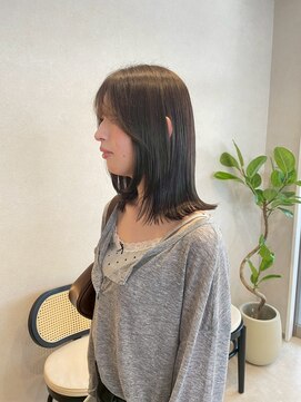 ミア(mia) 大人シアーベージュミニウルフボブミディアムレイヤー