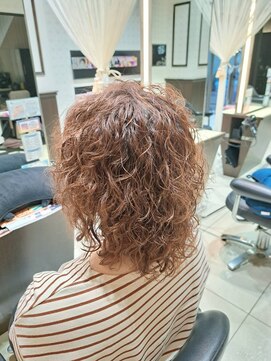 ミック ヘアアンドメイクアップ 高田店(miq Hair&Make up) スパイラルパーマ/ハードパーマ/くるくるパーマ/ミディアム