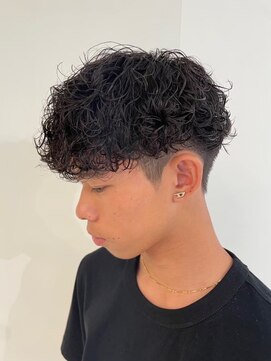 ニアウ 新宿(Niau) MEN’S/リバースセンターパート/ニュアンスパーマ/新宿