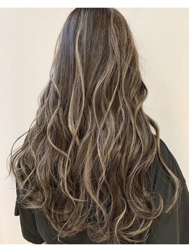 シエスタ バイ アンブルリュクス(siesta by amble luxe) カーキーバレイヤージュ