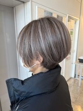 【白髪染めで白髪が増ええるってホント？過酸化水素が白髪の原因!?】増やさないための予防策◎