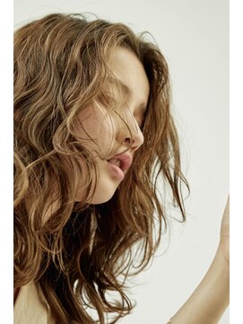 ティーシェル(TIECHEL) ミディアム、ウェーブ