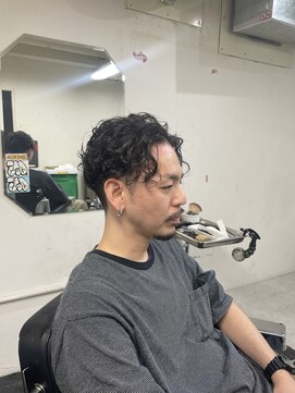 メリケンバーバーショップ フクオカ(MERICAN BARBERSHOP FUK) 波巻き束感ショートツーブロックマッシュアップバングコンマヘア
