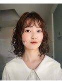 ボブスタイルに顔周りレイヤーをプラスしたナチュラルパーマ