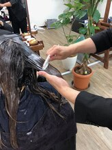 お客様1人１人にオーダメイドしたお薬を塗布していきます☆ 【池袋/池袋縮毛矯正/縮毛矯正/髪質改善】