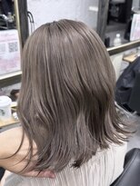 リア(riah) ダブルカラーミルクティーベージュレイヤーカット韓国ヘア