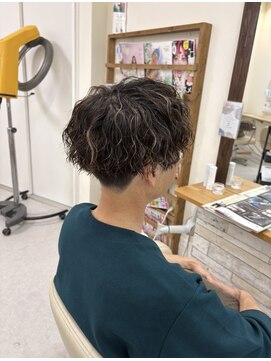 シルエット 美容室 ツイストスパイラル　メンズハイライト　メッシュ