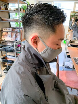 パーク(PARK) ビジネスソフトモヒカンフェードカット