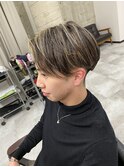ナチュラルセンターパートハイライトツーブロック刈り上げ