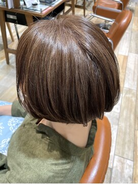 ネオリーブエム(Neolive em;) 白髪ボカシハイライト×大人ショートボブ☆