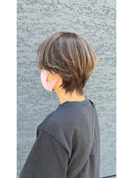 ツヅル(tsuzuru.) ハンサムショート×グレージュ