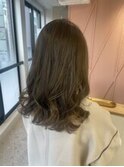 オリーブベージュ