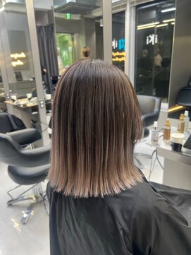 イキ 表参道(iki omotesando) ミディアムヘア/スラッシュ/グレージュカラー/デザインカラー