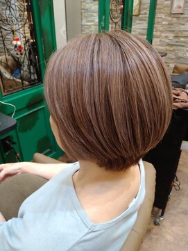 アンフィ 神奈川新町(Anphi) オシャレグレーヘアーショート