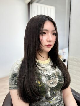 ラクシア(LucxiA) 韓国ヘア/レイヤーカット/顔周りカット/センターパート