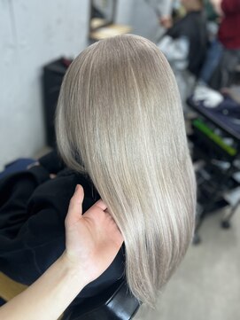 ワン(ONE) 透明感ベージュ