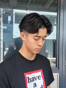 トゥイン 八王子(TWIN) メンズ刈り上げセンターパートフェザーパーマ八王子