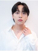 メンズ波巻きセンターパート韓国風黒髪ツーブロックマッシュ