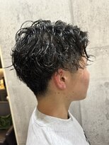 ソルト(Salt)&nbsp;センターパート風メンズパーマ