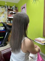 シースティア(siistia)&nbsp;透明感モノトーンカラー。