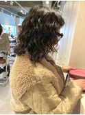 ミディアムパーマのくるくるパーマ