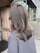 アンドロール(&ROLL) ミディアムレイヤー×グレージュ