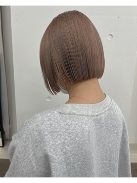 ユノ(juno) ミニボブとくすみベージュ　シオガマ