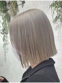 レイヤーボブハイライトブリーチレイヤーハイトーングレージュ