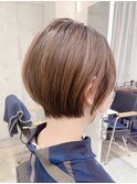 【柔らかさ引き立つ丸みショートボブ】