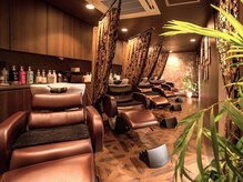 カバーヘア ブリス 北浦和(COVER HAIR bliss)の雰囲気（シャンプーブースをフロアと区切った個室空間でリラックス―）